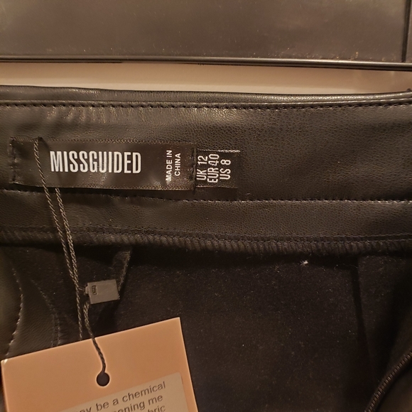 NWT MISGUIDED FAUX LEATHER PANTS - Picture 3 of 5